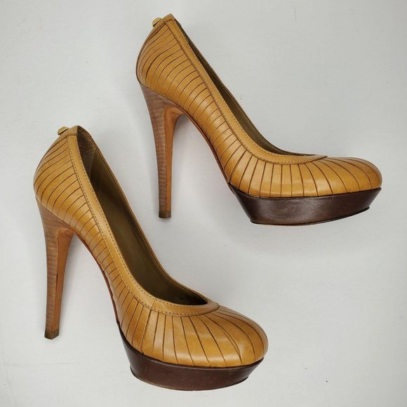 BCBG Maxazaria Tan Leather Heels EUC - Picture 8 of 16